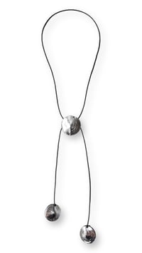 Image 1 of Collana lunga, artigianale, in pelle, modello "TORTOISE YOYO"