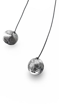 Image 4 of Collana lunga, artigianale, in pelle, modello "TORTOISE YOYO"