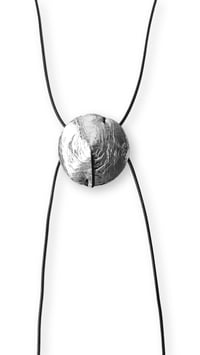 Image 5 of Collana lunga, artigianale, in pelle, modello "TORTOISE YOYO"