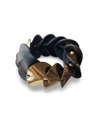 Image 3 of Bracciale scultura, artigianale, in pelle, modello: ARMADILLO