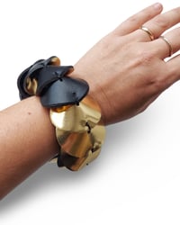 Image 6 of Bracciale scultura, artigianale, in pelle, modello: ARMADILLO