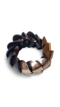 Image 9 of Bracciale scultura, artigianale, in pelle, modello: ARMADILLO