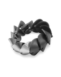 Image 18 of Bracciale scultura, artigianale, in pelle, modello: ARMADILLO