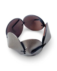 Image 16 of Bracciale scultura, artigianale, in pelle, modello: TORTOISE