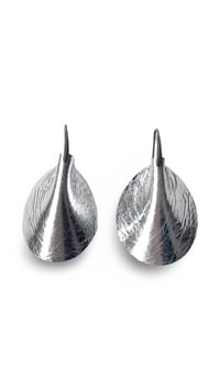 Image 3 of Orecchini pendente, in pelle e acciaio, modello: ARMADILLO BASIC