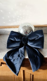 Image 3 of Maxi bow velours bleu marine - décoration