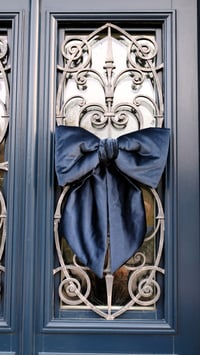 Image 1 of Maxi bow velours bleu marine - décoration