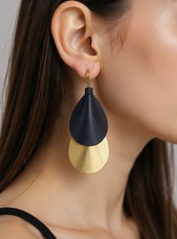 Image 8 of Orecchini pendente, in pelle e ottone, modello: ARMADILLO PENDANTS