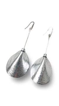 Image 3 of Orecchini pendente, in pelle e ottone, modello: ARMADILLO SIMPLE PENDANTS