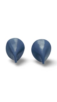 Image 7 of Orecchini a lobo, in pelle e acciaio, modello: ARMADILLO STUDS