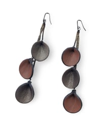 Image 4 of Orecchini pendente, in pelle e ottone, modello: ELITRE CASCATA