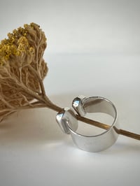 Image 4 of Verstellbarer Ring Keshi Perle und Bernstein 