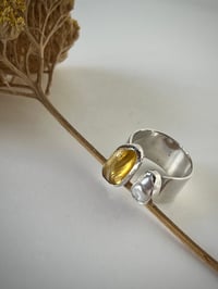 Image 1 of Verstellbarer Ring Keshi Perle und Bernstein 