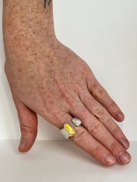 Image 3 of Verstellbarer Ring Keshi Perle und Bernstein 