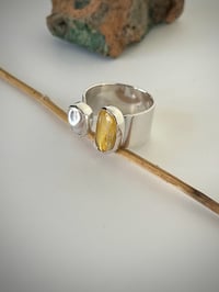 Image 5 of Verstellbarer Ring Keshi Perle und Bernstein 