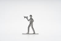 Image 3 of Zinnpazifistin mit Megafon