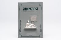 Image 1 of Zinnpazifist:innen sitzend