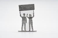 Image 3 of Zinnpazifist:innen mit Banner