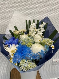 Image 3 of Fresh Flower Arrangement