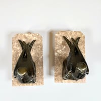 Image 8 of Deux serre-livres Art Déco Hirondelles en marbre et métal bronze 1930s  serre-livres oiseaux