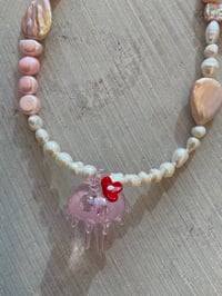 Image 3 of Medusa Pearl Necklace In pink 