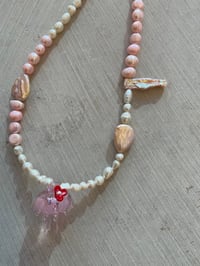 Image 4 of Medusa Pearl Necklace In pink 