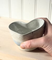 Image 2 of Tasse coeur blanche et bleu ciel