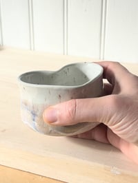 Image 2 of Tasse coeur rose et blanc pyrite