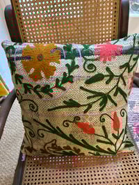 Image 3 of housse de coussin en Suzani vert 