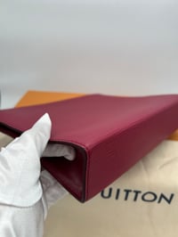Image 13 of Louis Vuitton Toiletry Pouch 26 Fuschia Epi Leather