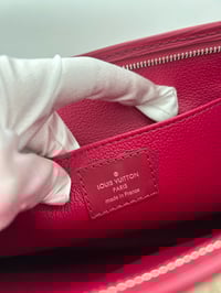 Image 16 of Louis Vuitton Toiletry Pouch 26 Fuschia Epi Leather