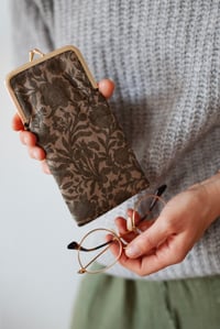 Image 1 of Glasses case * Matilde * Sepia vert