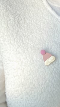 Image 2 of Tout schussss … - broche bonnet 