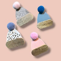 Image 1 of Tout schussss … - broche bonnet 