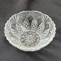 Image 2 of Coupelle - ramequin ancien en verre pressé - Décor d'ananas - milieu  XXᵉ