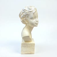 Image 3 of Buste de garçon vintage en plâtre crème - Sculpture de jeune garçon 1950 - 1960