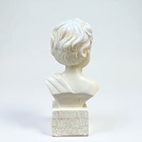 Image 5 of Buste de garçon vintage en plâtre crème - Sculpture de jeune garçon 1950 - 1960