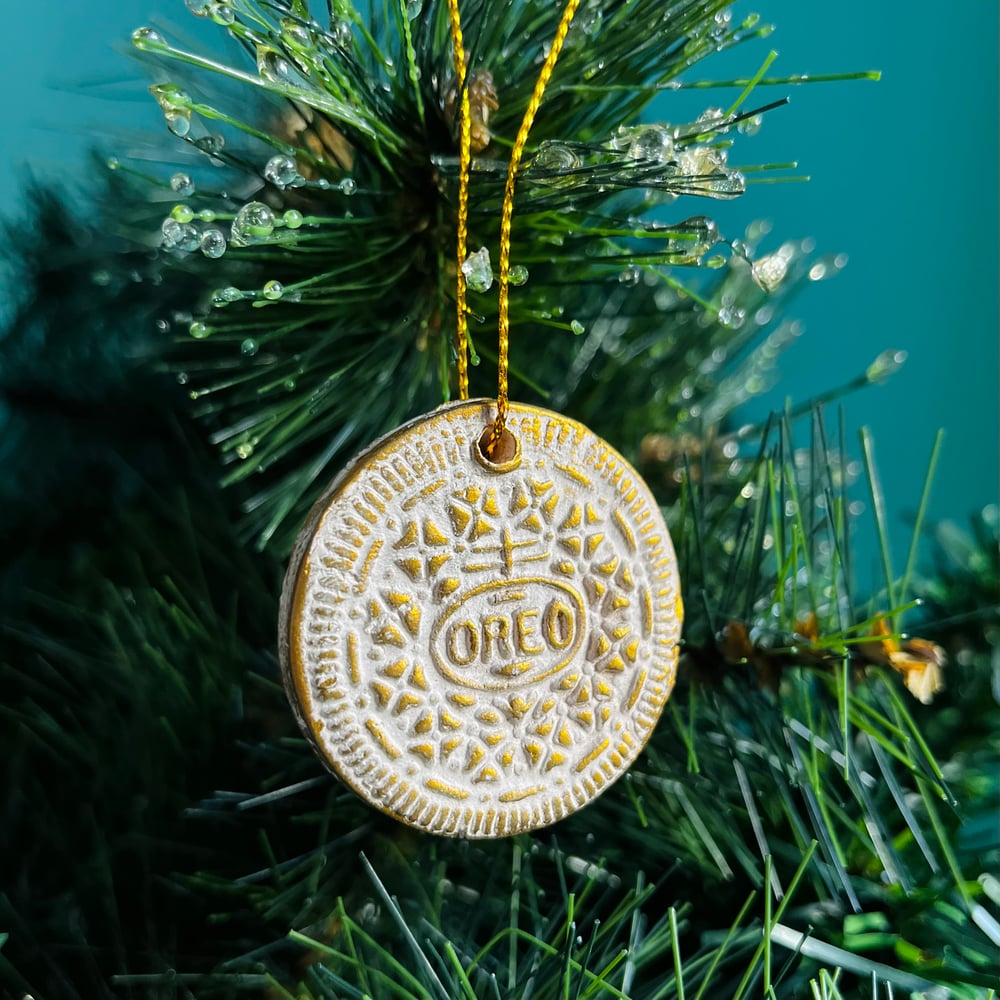 Image of Golden Ceramic Biscuit 