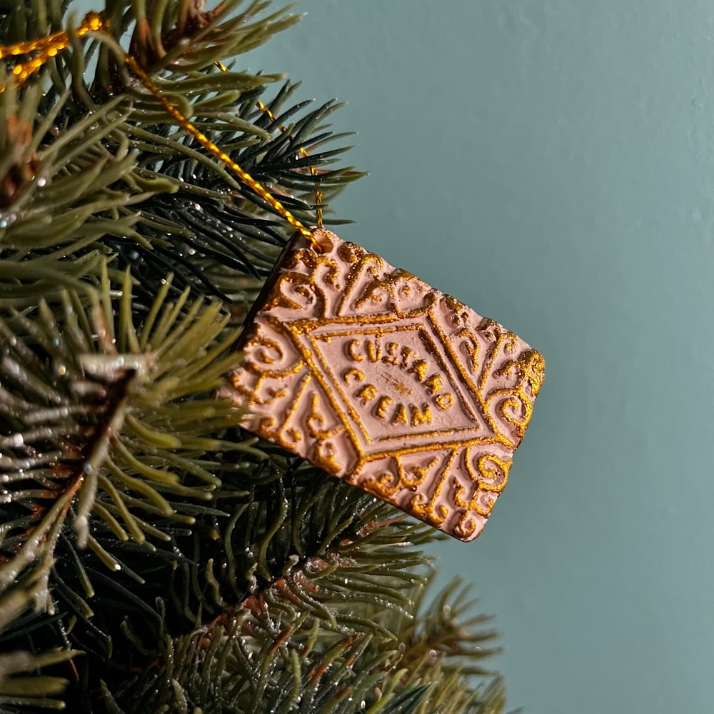 Image of Golden Ceramic Biscuit 