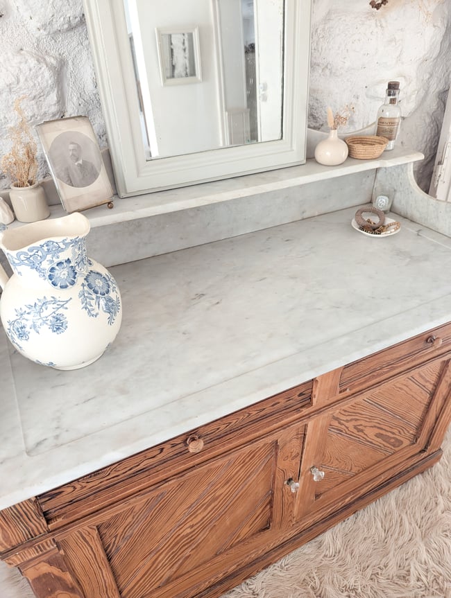 Meuble de toilette .