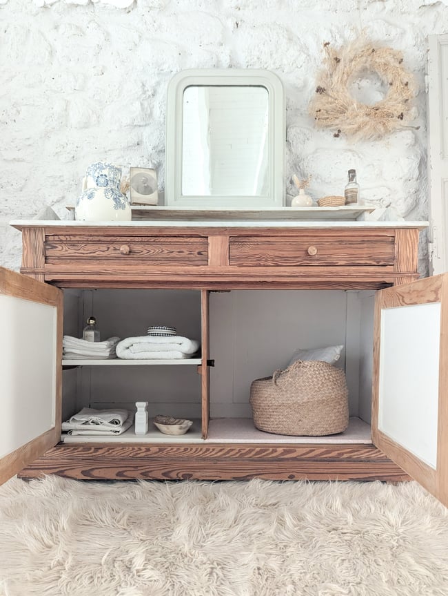 Meuble de toilette .