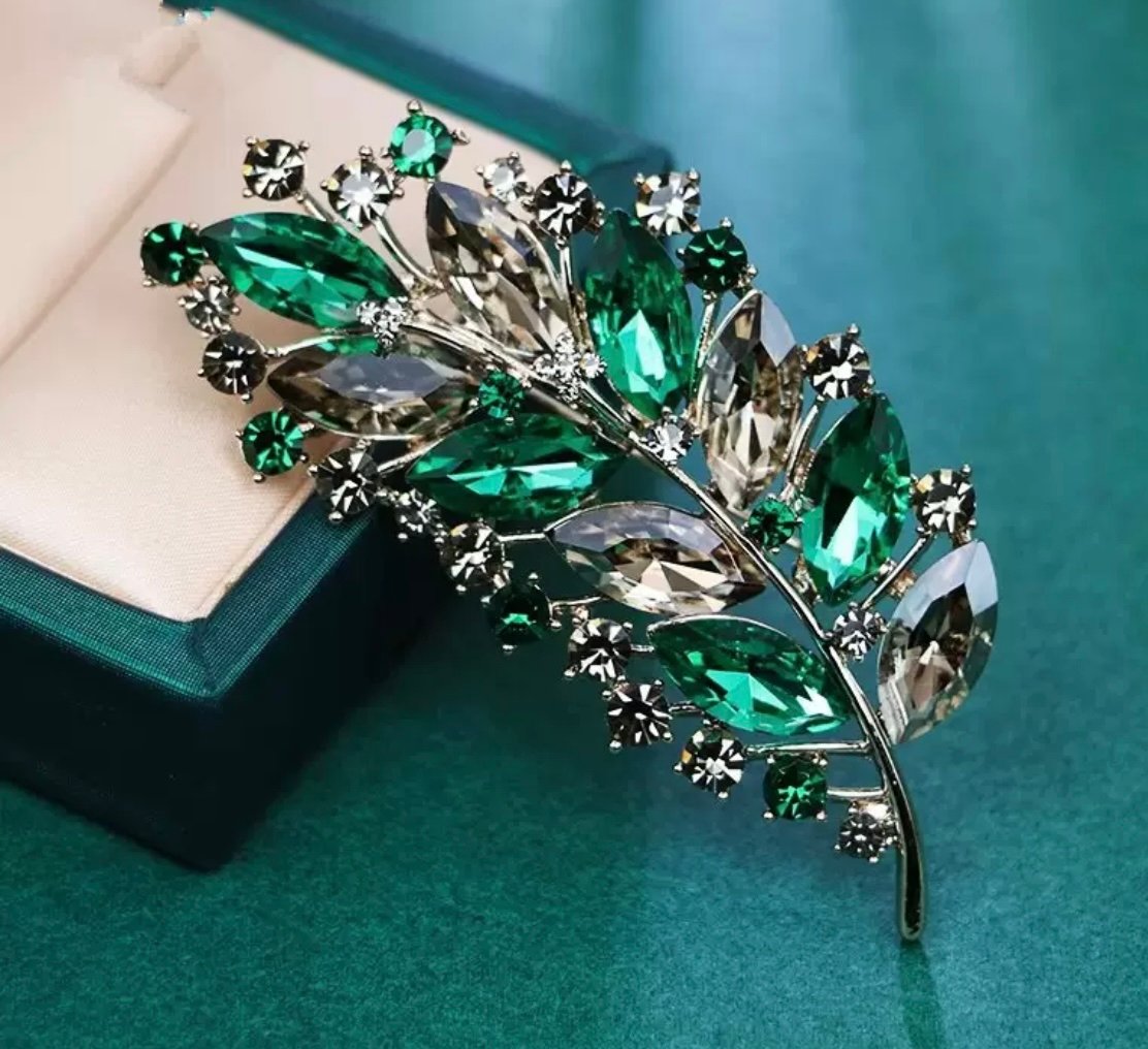 Image of White & Green Crystal Leaf Brooch πβ¨