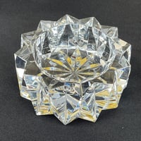 Image 4 of Cendrier en cristal de Sèvres des Années 70 - Forme étoile - Vide-poche cristal de Sèvres