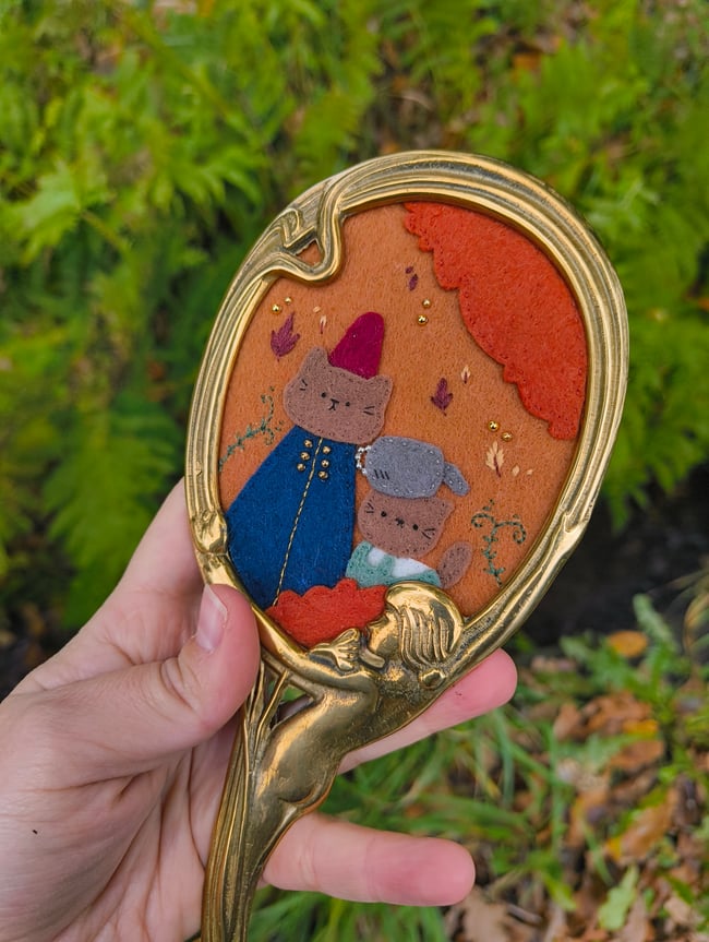 Miroir Over the Cat Wall