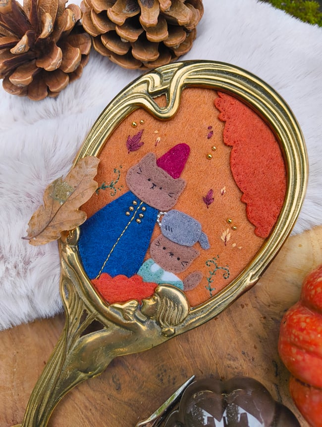 Miroir Over the Cat Wall