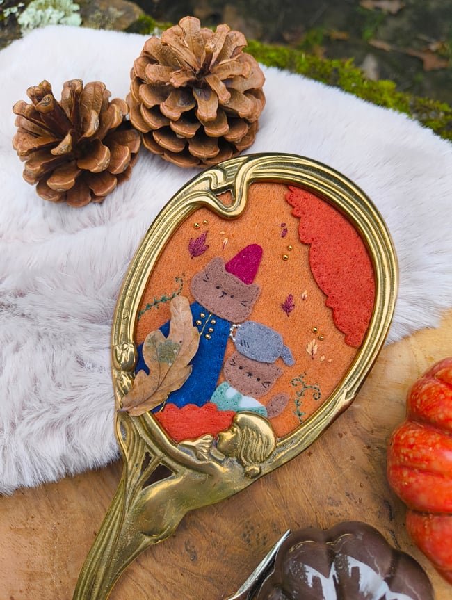 Miroir Over the Cat Wall