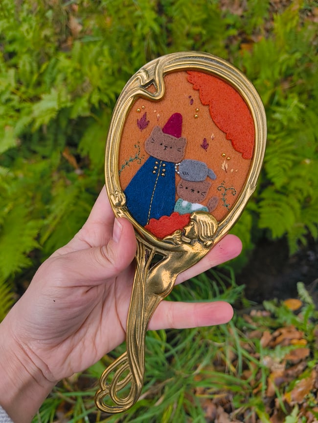 Miroir Over the Cat Wall