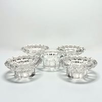 Image 8 of Bougeoirs vintage en verre cristallin moulé transparent  - Années  1940 