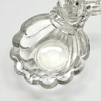 Image 4 of Ancien salière poivrière en verre taillé  Art Déco forme coquilles -  Saleron début XXe