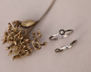 Image of 18ct White Gold 1.5mm Willow Leaf engraved wishbone ring 